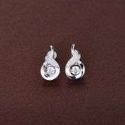 Beautiful center stone dancing earrings