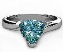 Sparkling 2.5 Ct VVs1 Trillion Cut Emerald Green Moissanite Ring