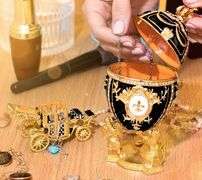 Royal Imperial Black Russian Fabergé Egg Replica with Black Carriage