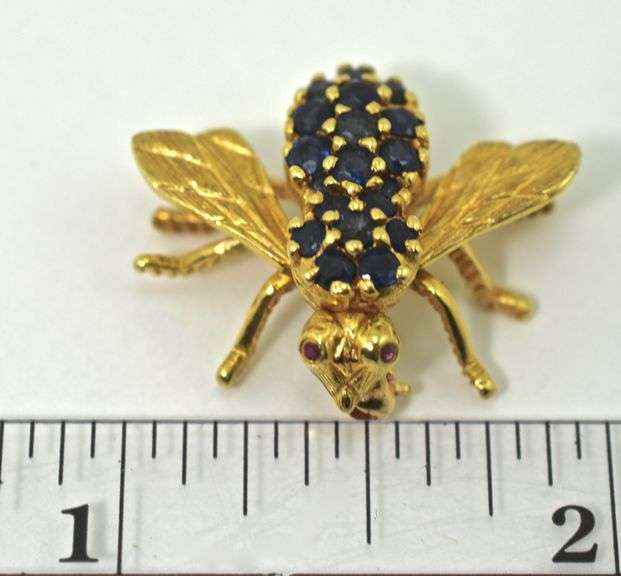 Super 18K Fly Brooch with Sapphires