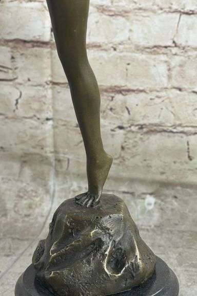 Dianne the Hunter Bronze Statue