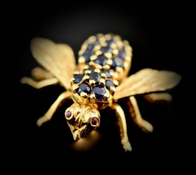 Super 18K Fly Brooch with Sapphires