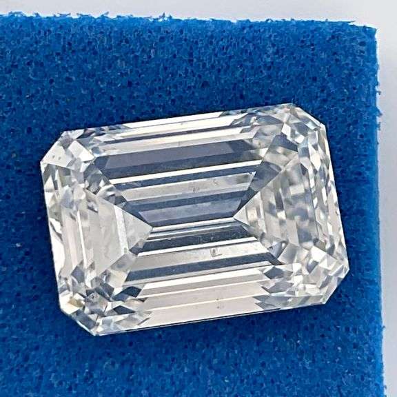 3.00 CARATS EMERLAD CUT DIAMOND- LOOSE