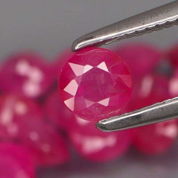 Simply amazing 5.88ct set of Burmese Rubies! Heated Only!!!
