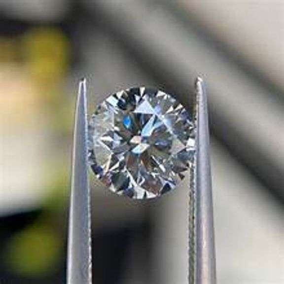 Remarkable Certified Round Brilliant Cut Lab Diamond - 5.9 Carats