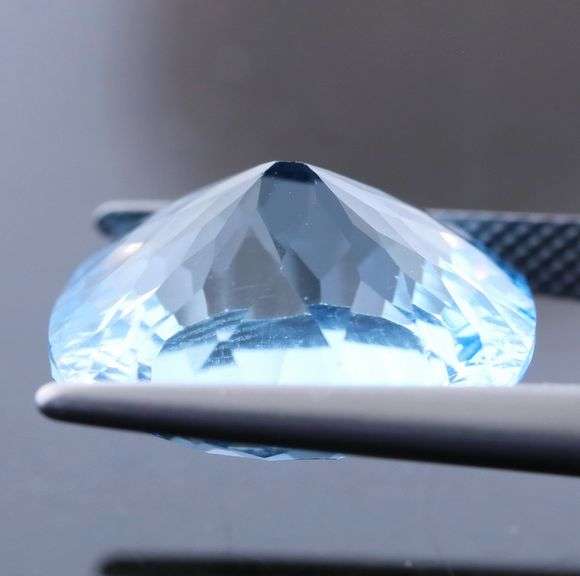 Full body flashing! 16.36ct Swiss blue Topaz from Brazil!