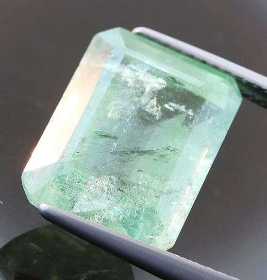 Bright green! Fully transparent! 8.88ct Zambian Emerald!