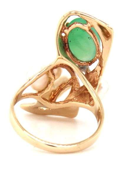 14kt Yellow gold oval Jade and fresh water pearl and diamond accent ring