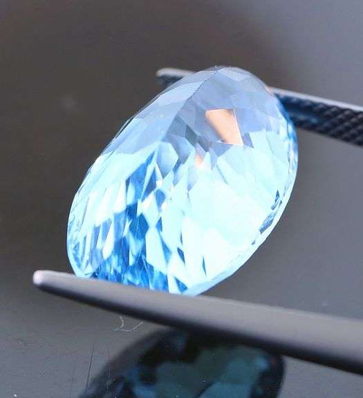 Get ready for some serious SPARKLE in this 16.93ct Swiss blue Topaz!