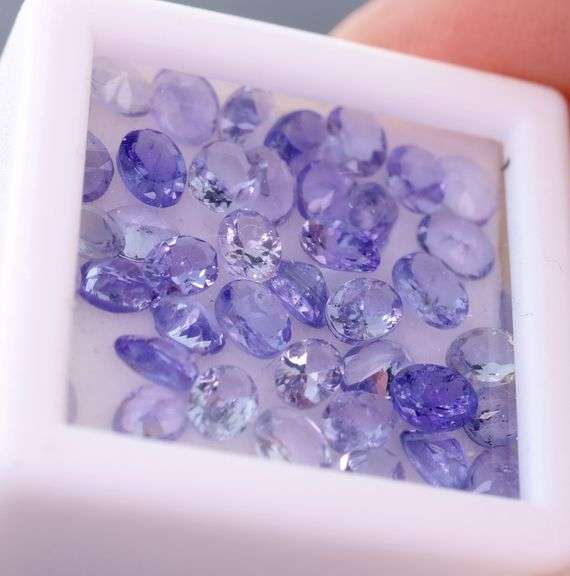 Heavy flashing! Untreated! 7.87ct oval cut Tanzanite set