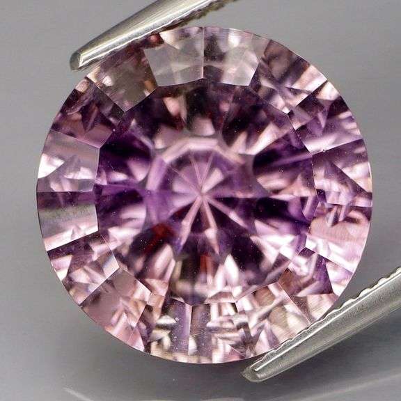 It’s an 8.40ct fully concave cut Amethyst solitaire in lilac and pink!
