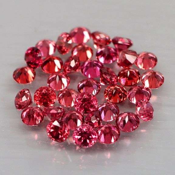 Exquisite 3.06ct set of rare pink Malaya Garnets