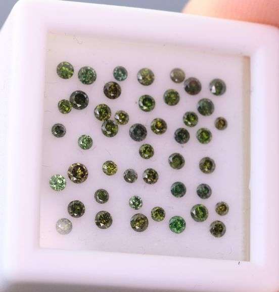 High fire! .83ct set of round brilliant cut Diamonds