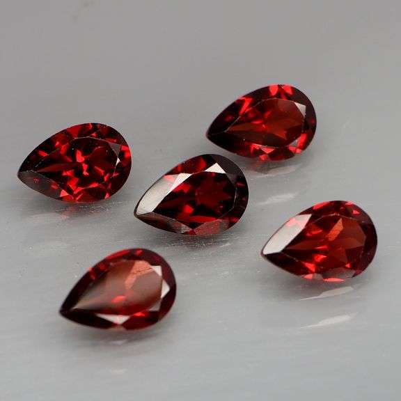 Get ready for crazy color in this 7.30ct Mozambique Garnet set!