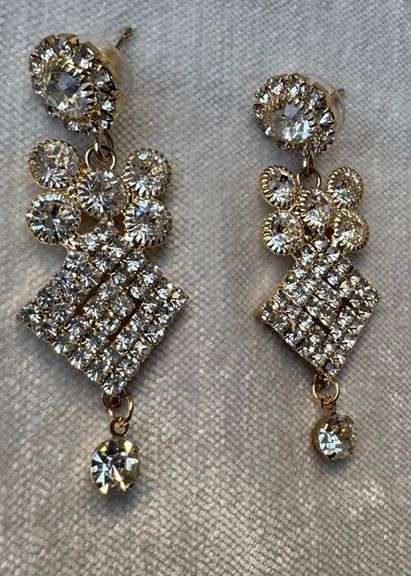 A Very Sexy Fashion Design Earrings