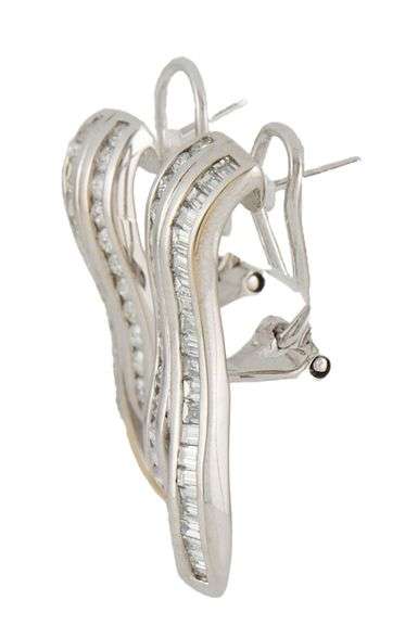 18kt White Gold Baguette and Round Diamond Earrings