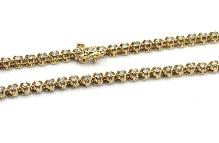 10kt Yellow gold 3.85ctw diamond tennis necklace