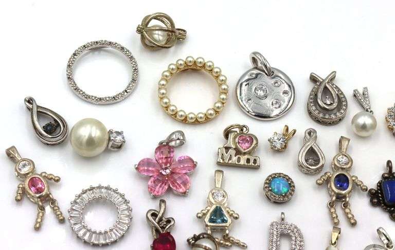 Group lot of Vintage 925 sterling silver charms and pendants