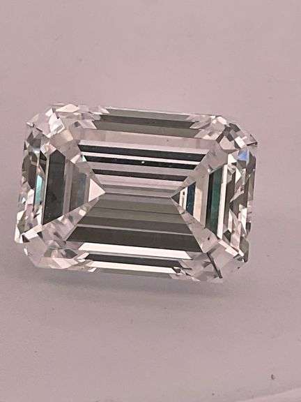 6.00 CARATS I.G.I CERTIFIED EMERALD CUT DIAMOND
