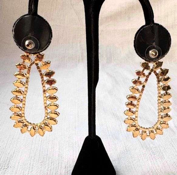 A Very Sexy  Fashion  Design Earrings