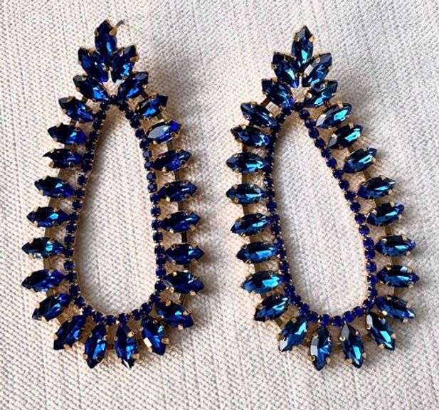A Very Sexy  Fashion  Design Earrings
