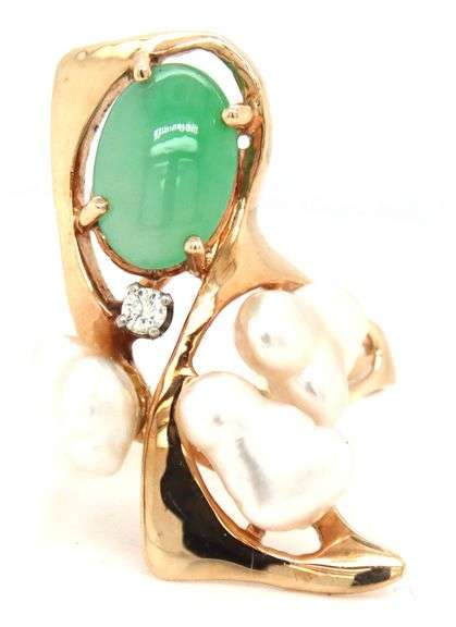 14kt Yellow gold oval Jade and fresh water pearl and diamond accent ring