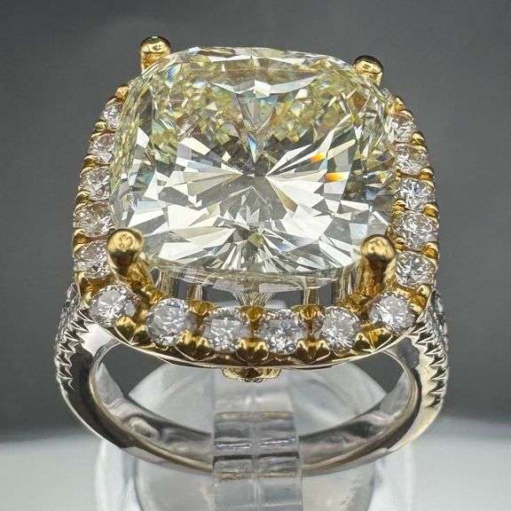 18K Two-tone Gold Cushion Cut Diamond Ring of 12.77