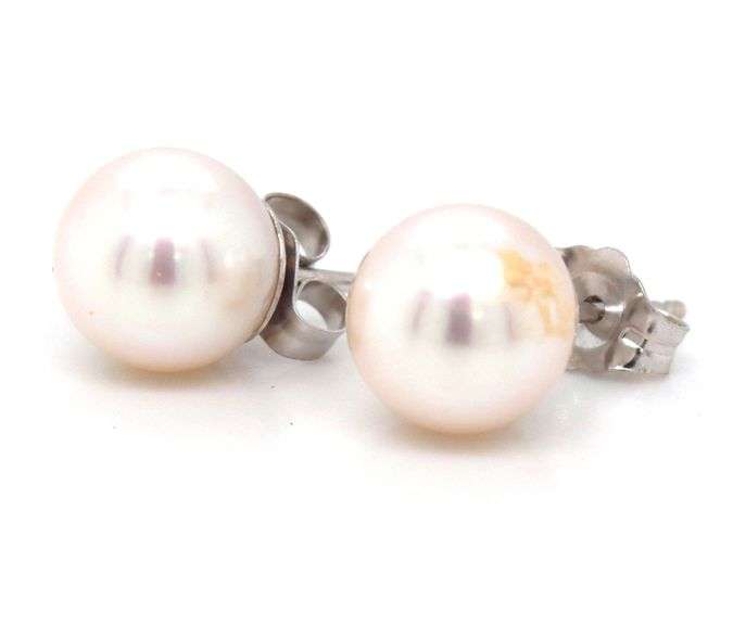 7.5-8mm Pearl stud earrings