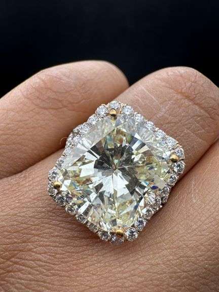 18K Yellow Gold Cushion Cut Diamond Ring of 14.14ct