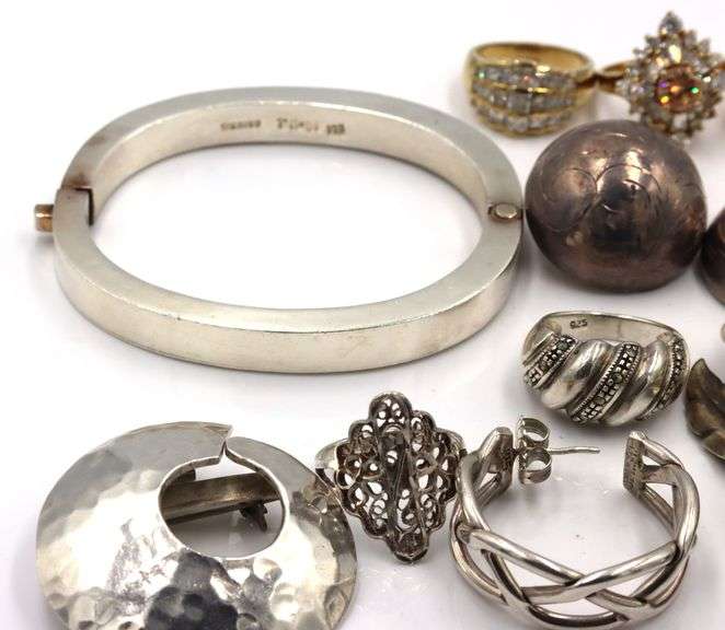 Group lot of Vintage 925 sterling silver mixed jewelry