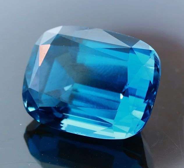 Outstanding! 59.97ct eye clean London blue Topaz!