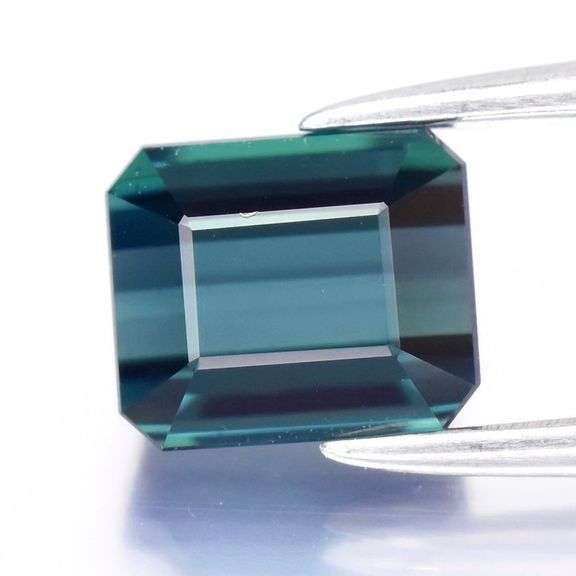 Outstanding! 1.04ct VVS grade blue green color shifting Tourmaline!