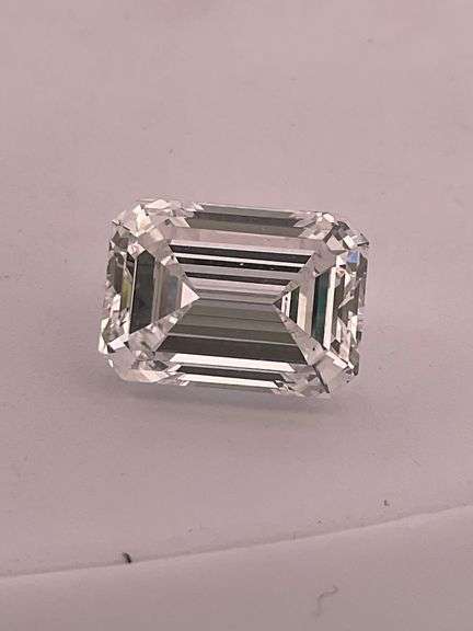 6.00 CARATS I.G.I CERTIFIED EMERALD CUT DIAMOND