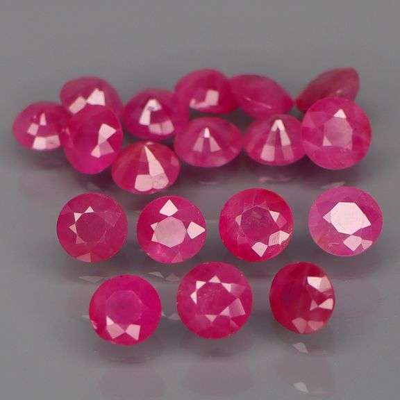 Simply amazing 5.88ct set of Burmese Rubies! Heated Only!!!