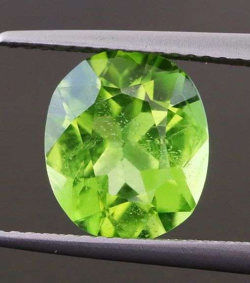 Glittering! 3.40ct bright green untreated Peridot!