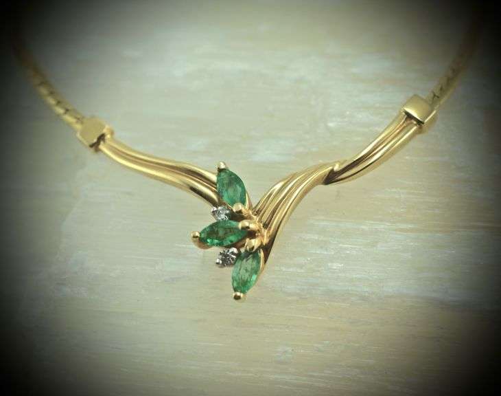 Simple Elegance in a 14K Marquise Emerald Necklace