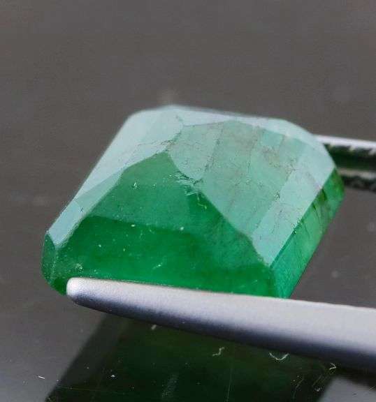 Large 5.27ct bi-color Zambian Emerald!