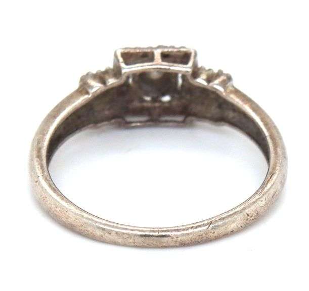 Vintage 925 sterling silver cubic zirconia ring