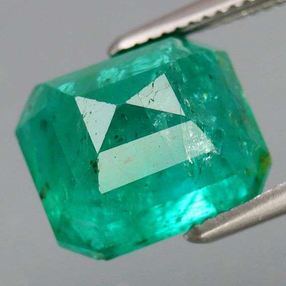 Top green investment grade 4.03ct authentic Colombian Emerald