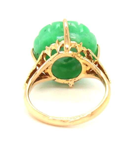 18kt Yellow gold flower Green Jade ring