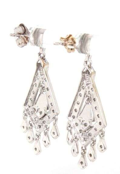 10kt White gold diamond chandelier dangle earrings