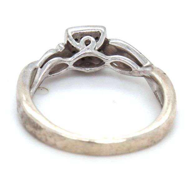 Vintage 925 sterling silver cubic zirconia ring