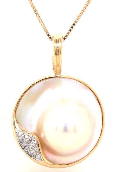 14kt Yellow gold Mabe pearl and diamond accent pendant on chain