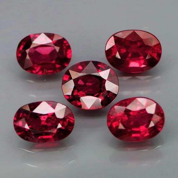 Classic! 8.70ct oval cut violet pink Rodolite Garnet set