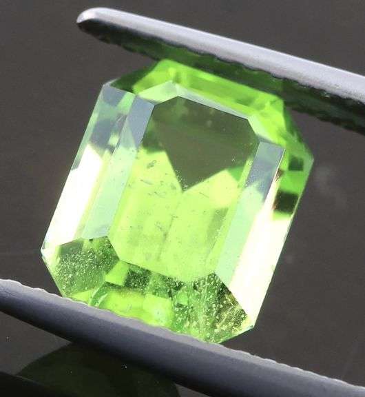 High end 2.89ct apple green untreated Peridot