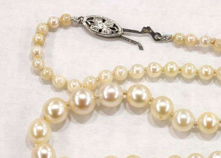 Classic Graduated Japanese Pearl Necklace