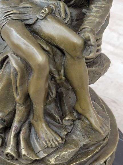 La Pieta Statue of The Virgin Mary Bronze Sculpture