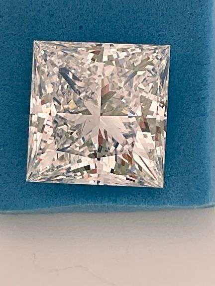 I.G.I CERTIFIEFD 5.00 CARAT PRINCESS CUT DIAMOND