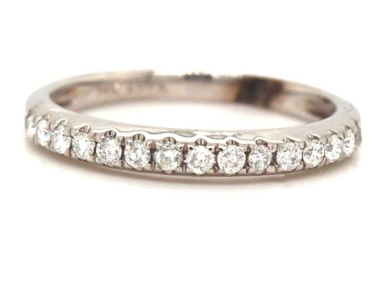 14kt White gold 0.25ctw diamond band