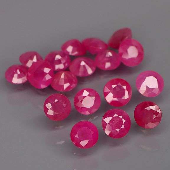 Simply amazing 5.88ct set of Burmese Rubies! Heated Only!!!